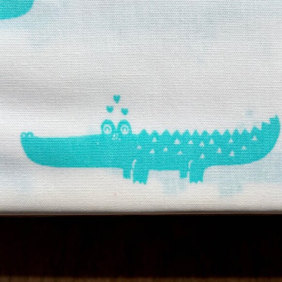 QueenWest Trading Co. Crocodile Cotton TWIN Sheet Set - Hearts Love Alligator - Picture 3 of 4